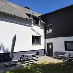 Am Suedwall Links - Modern, Familienfreundlich & Mit Garten Medebach